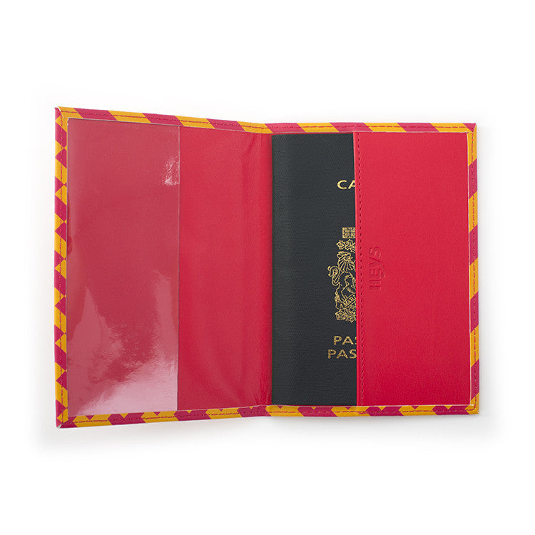 Reisepasshülle im Korbgeflecht-Design